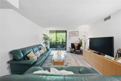 3BR Condo for Sale in Los Angeles, CA