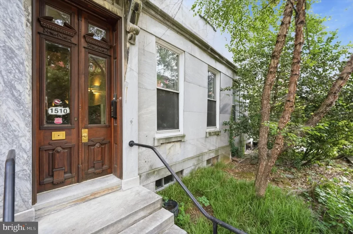 8BR Townhouse for Sale in Philadelphia, PA