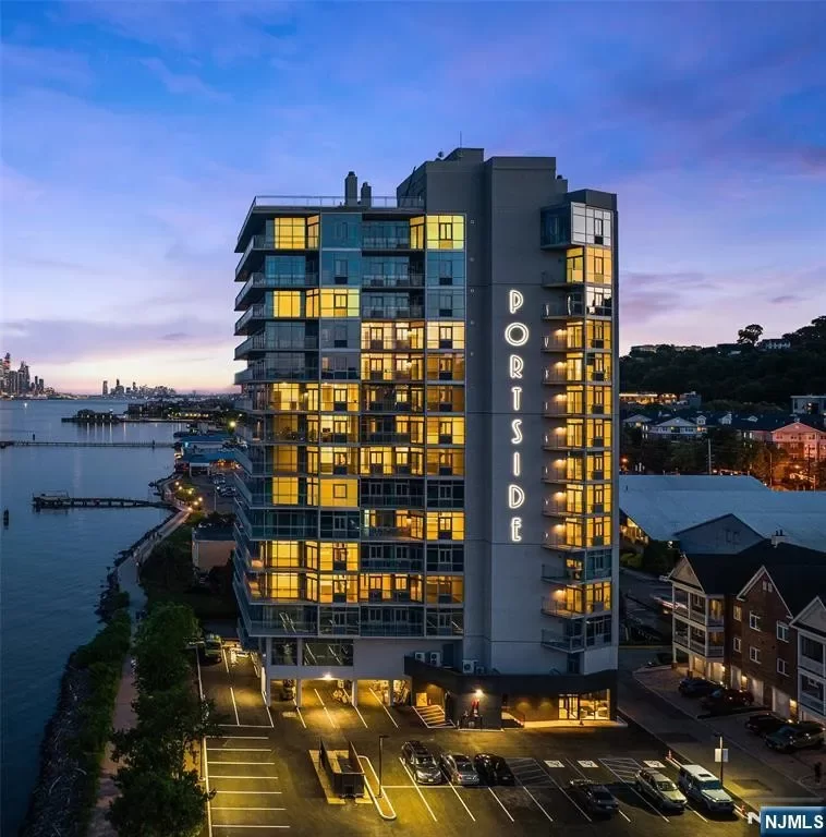 2BR Condo for Rent in Edgewater, NJ
