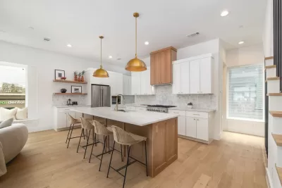 3BR Townhouse for Sale in Dallas, TX