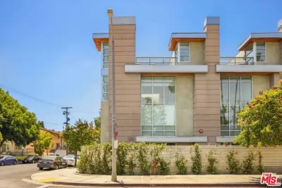 2BR Condo for Sale in Los Angeles, CA