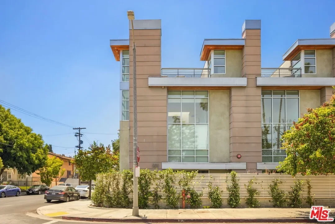 2BR Condo for Sale in Los Angeles, CA