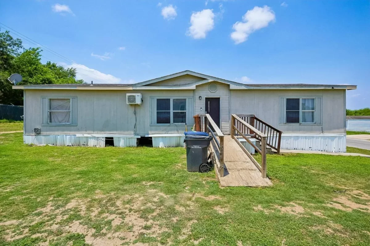 3BR Mobile Home for Sale in San Antonio, TX