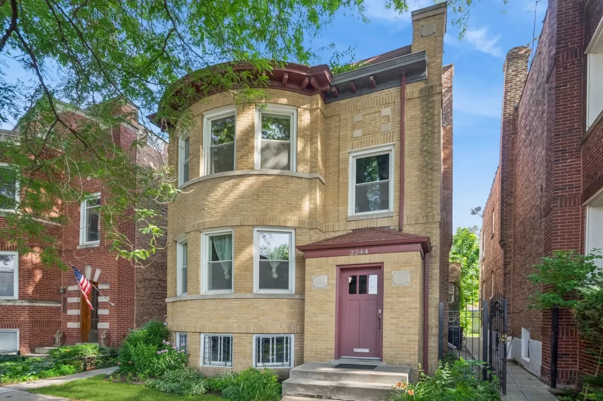 4BR Multi-Family for Sale in Chicago, IL