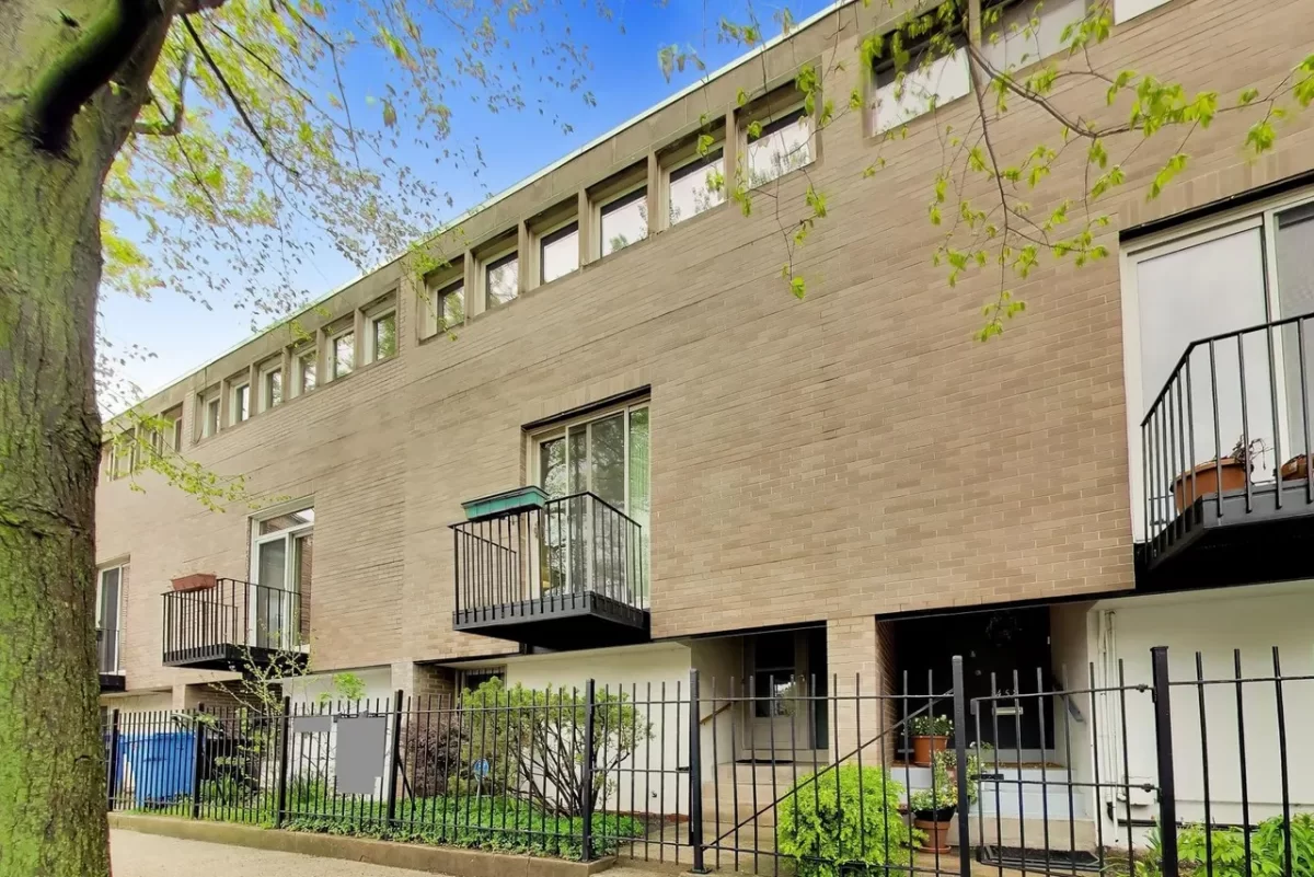 4BR Townhouse for Sale in Chicago, IL