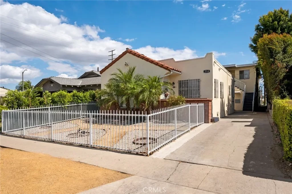 2BR Multi-Family for Sale in Los Angeles, CA