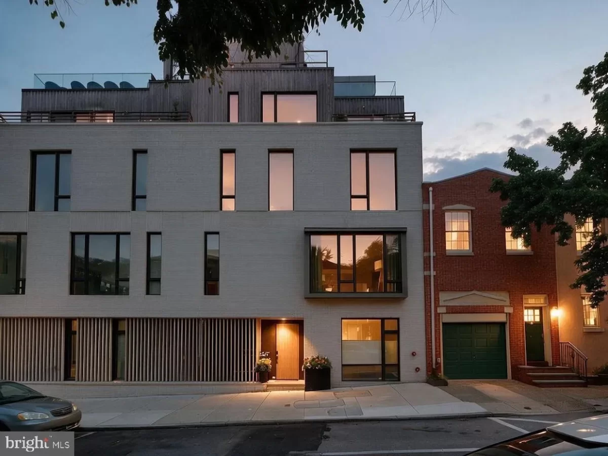 5BR Townhouse for Sale in Philadelphia, PA