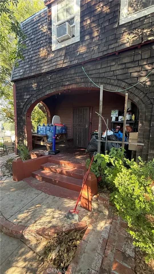 5BR Multi-Family for Sale in Los Angeles, CA