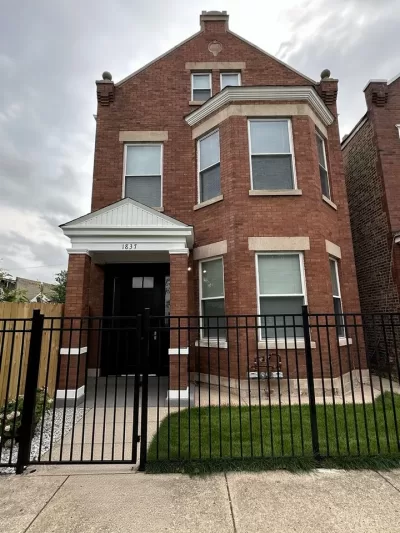 2BR House for Rent in Chicago, IL