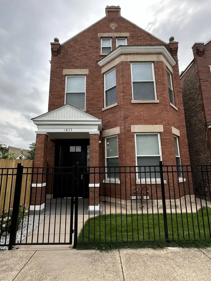 2BR House for Rent in Chicago, IL