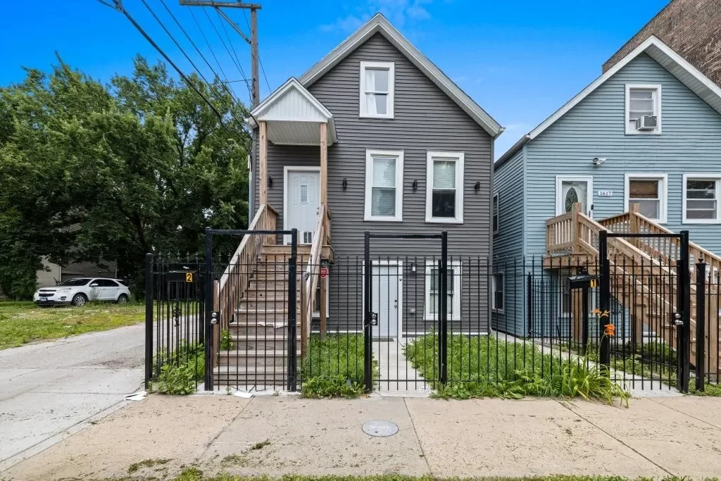 4BR Multi-Family for Sale in Chicago, IL