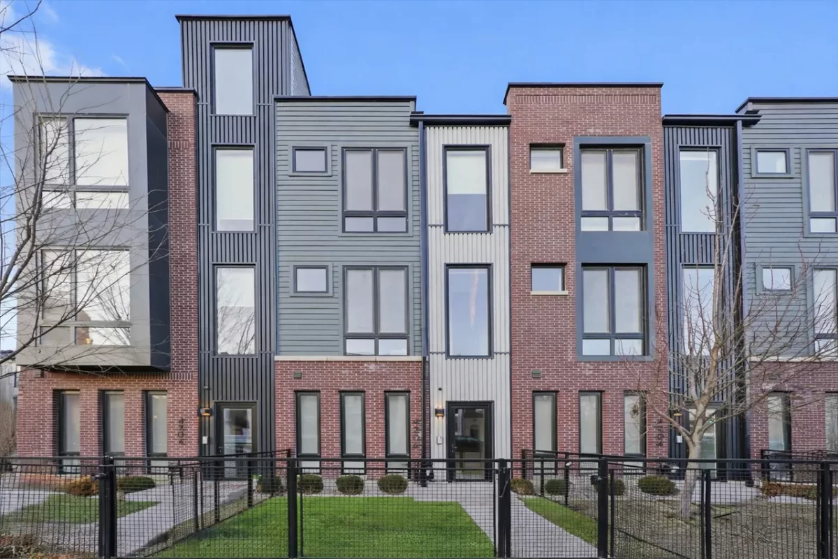 5BR Townhouse for Rent in Chicago, IL