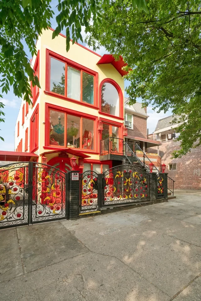 6BR House for Sale in Queens, NY