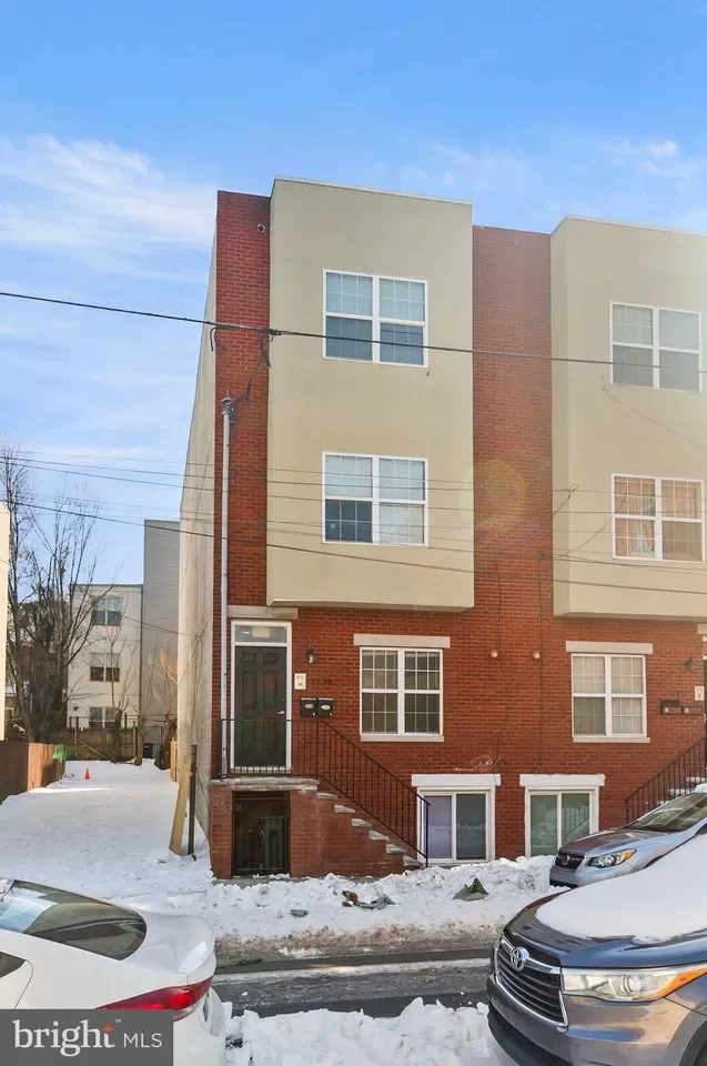 5BR Townhouse for Rent in Philadelphia, PA