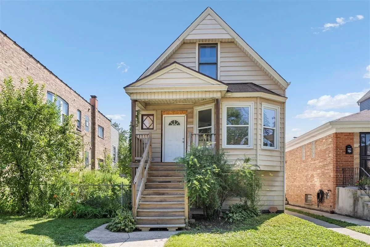 5BR Multi-Family for Sale in Chicago, IL