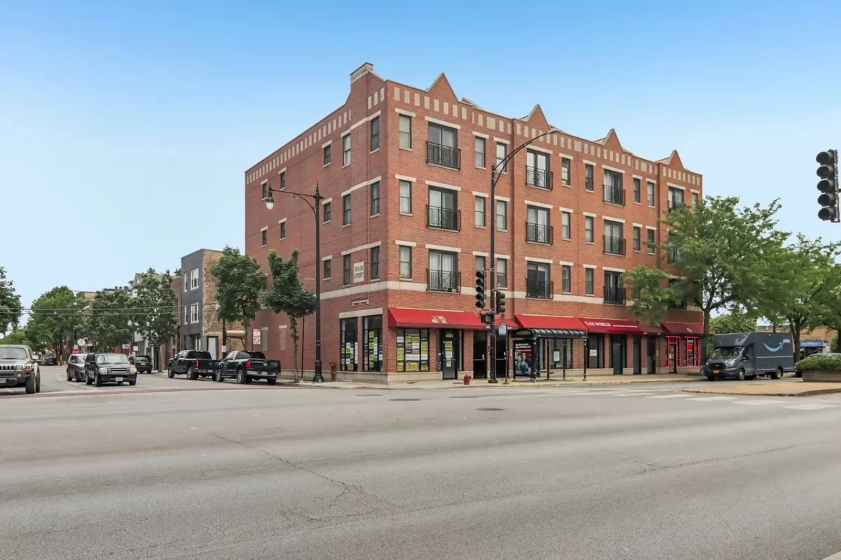 2BR Condo for Sale in Chicago, IL