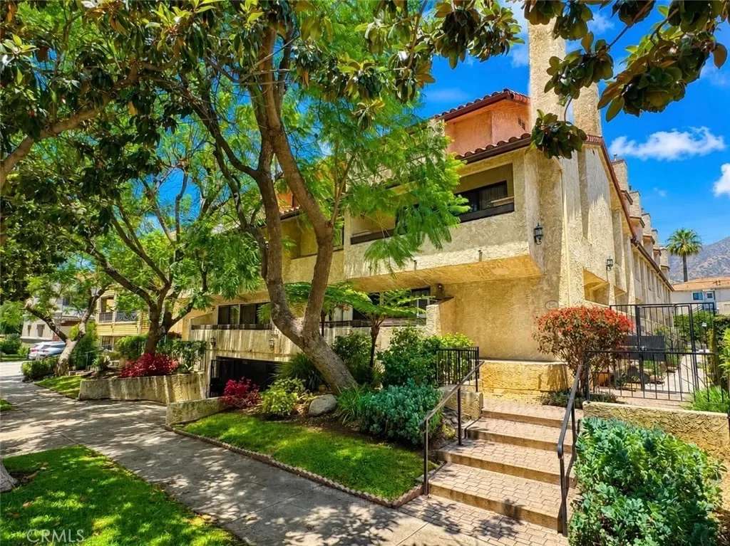 2BR Condo for Sale in Glendale, CA