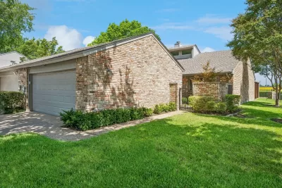 2BR Townhouse for Sale in Dallas, TX