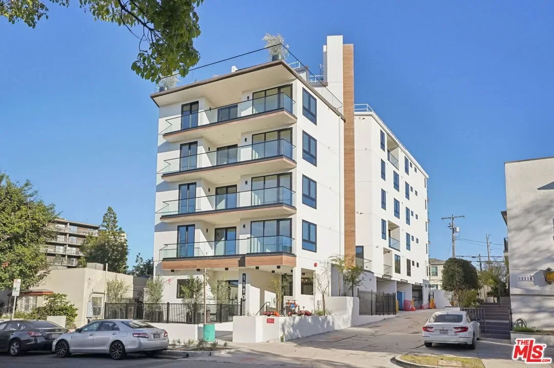2BR Condo for Rent in Los Angeles, CA