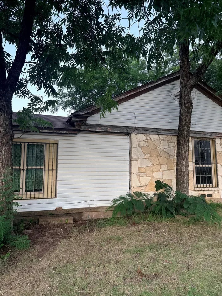 2BR House for Sale in Cockrell Hill, TX