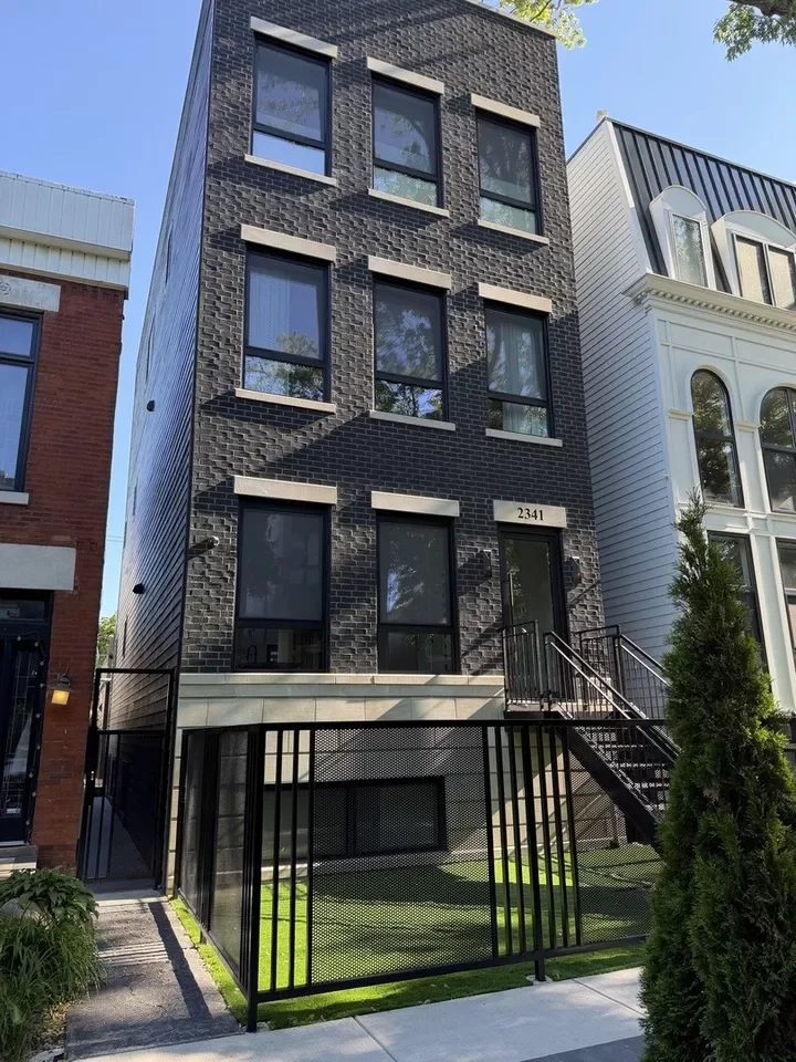 3BR Condo for Sale in Chicago, IL