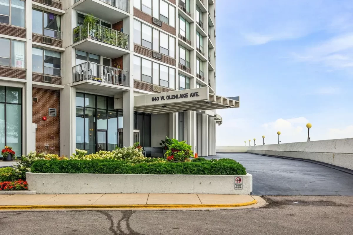 2BR Condo for Sale in Chicago, IL