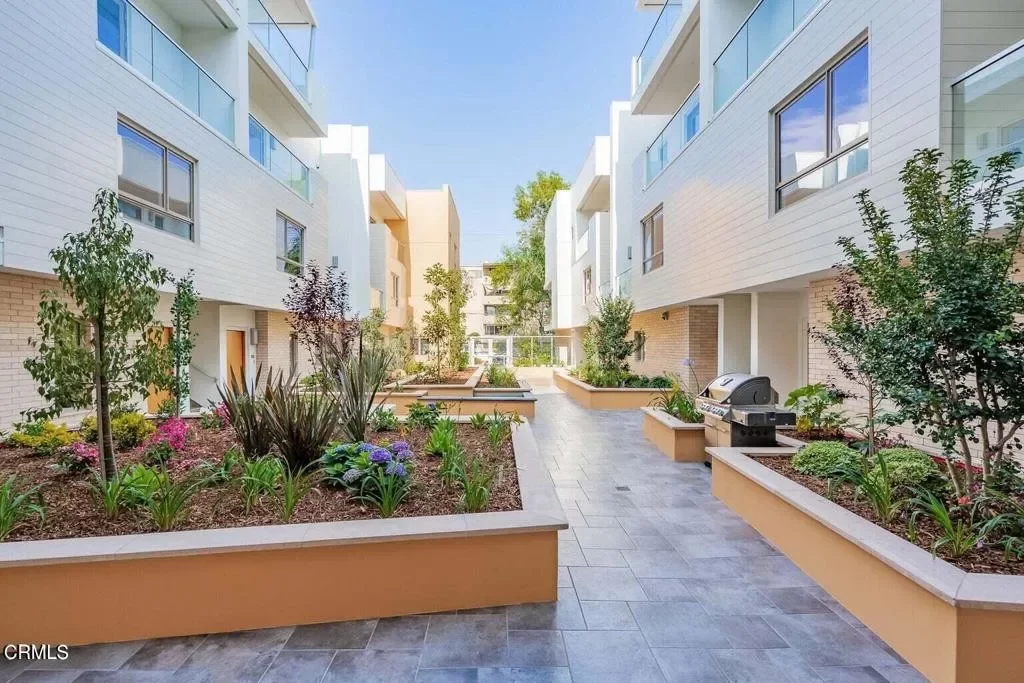 Condo for Sale in Pasadena, CA