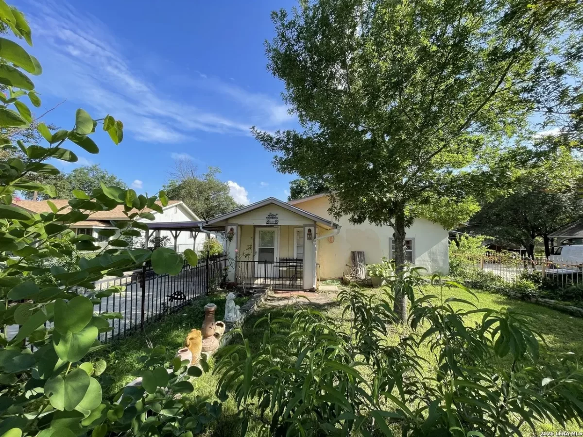 2BR House for Sale in San Antonio, TX