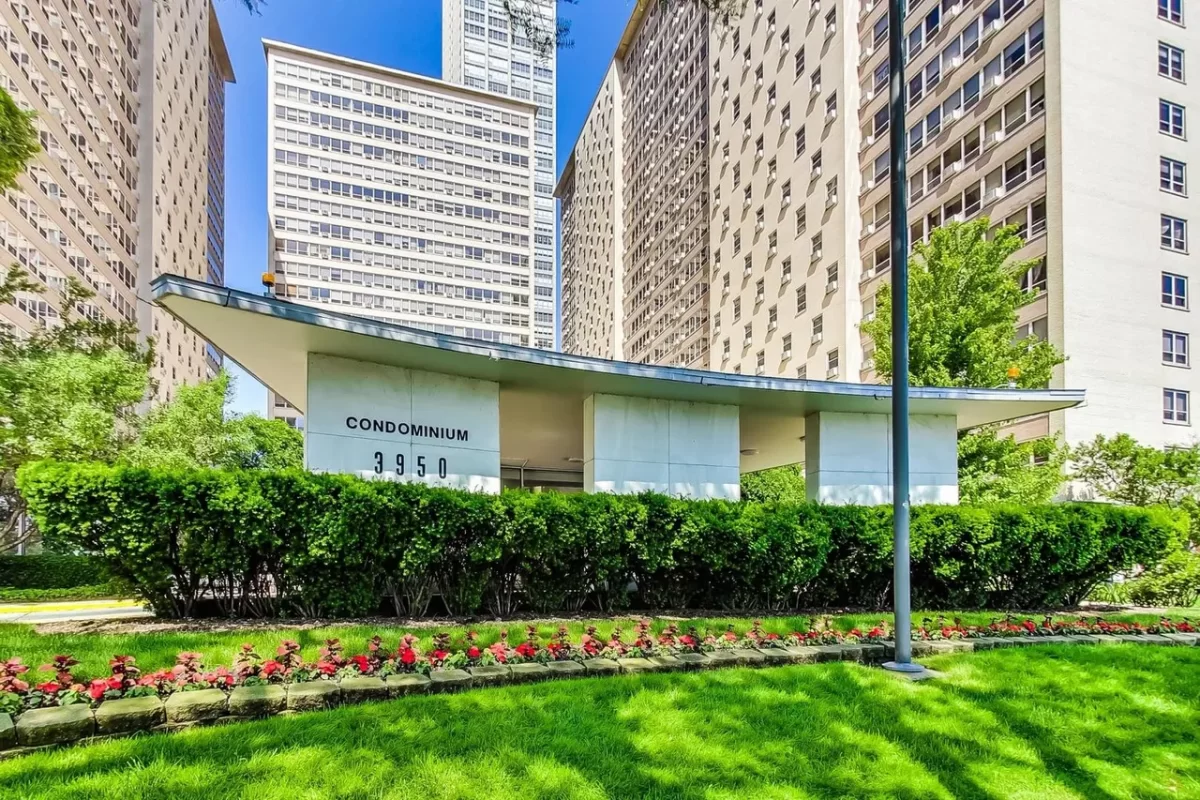 2BR Condo for Sale in Chicago, IL