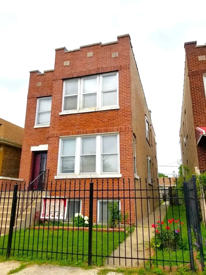 4BR Multi-Family for Sale in Chicago, IL