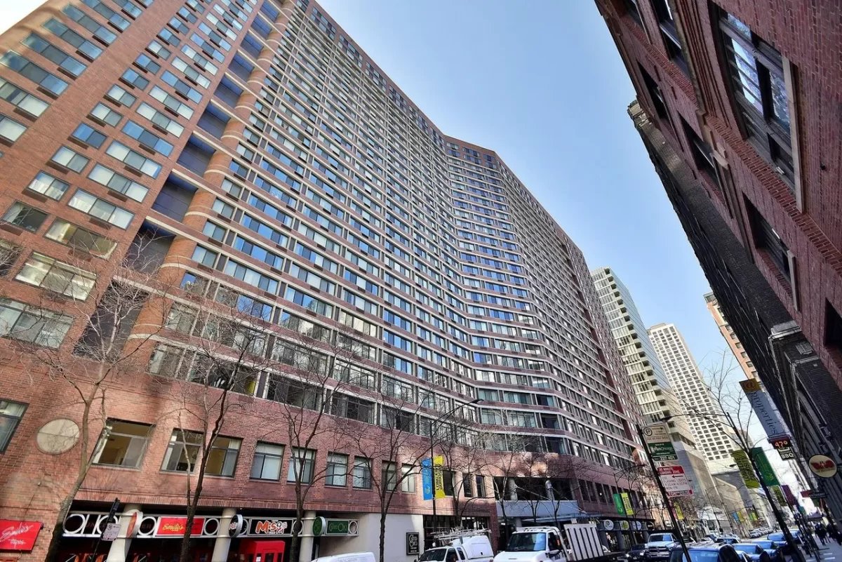 2BR Condo for Sale in Chicago, IL