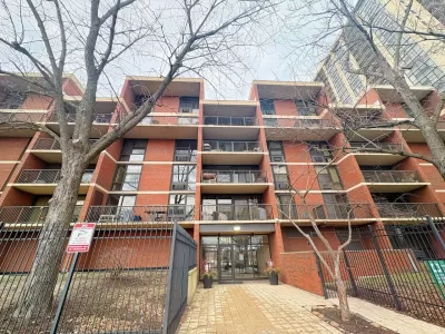 2BR Condo for Sale in Chicago, IL