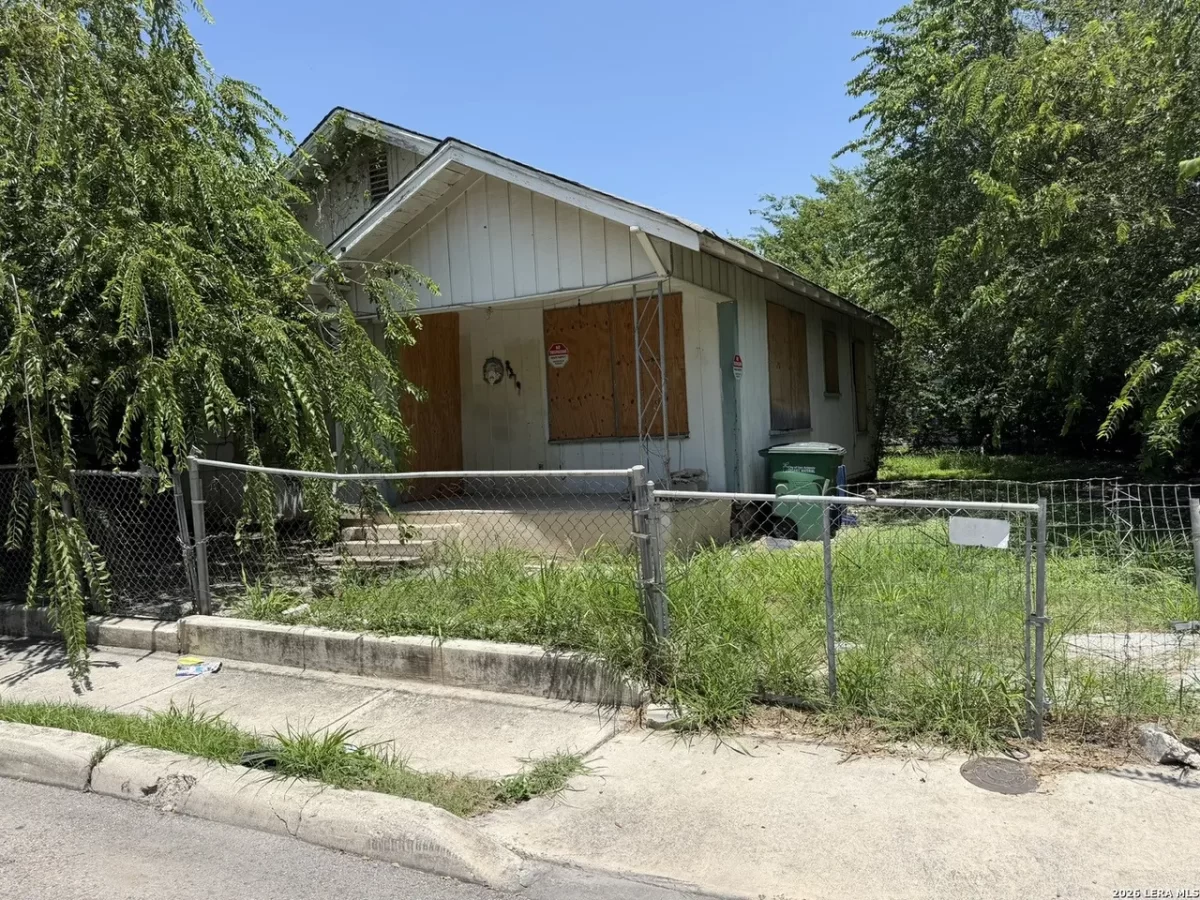 2BR House for Sale in San Antonio, TX