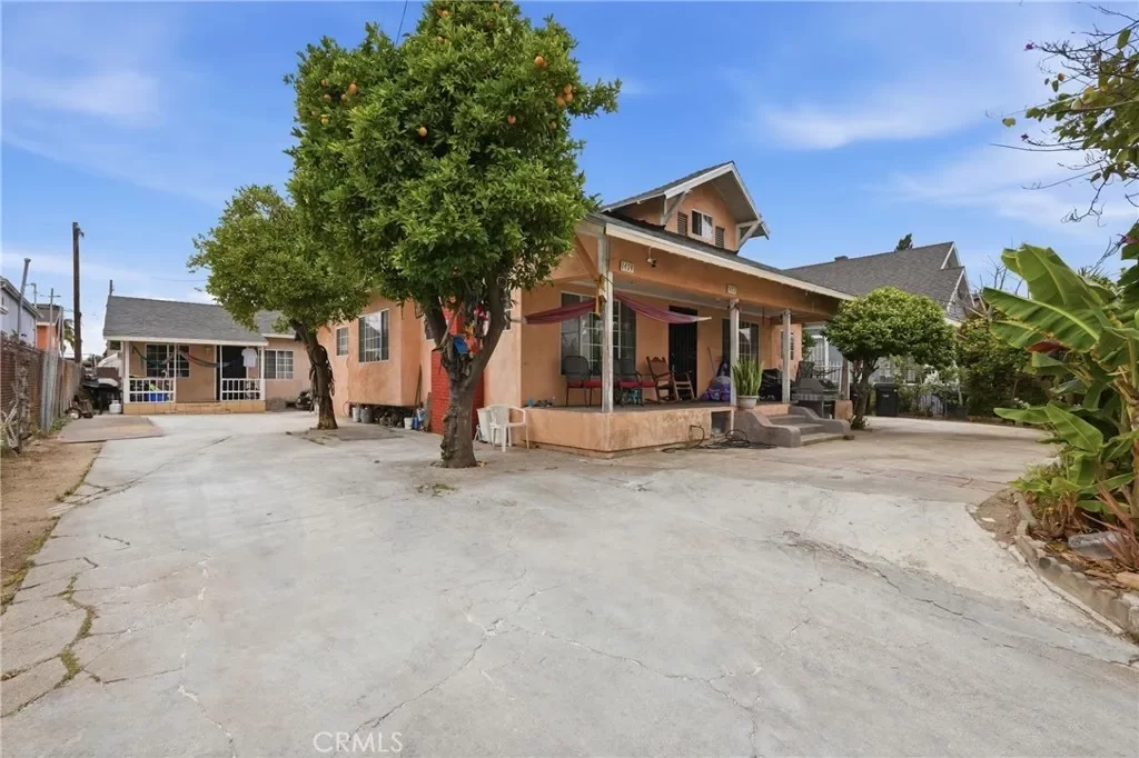 6BR Multi-Family for Sale in Los Angeles, CA
