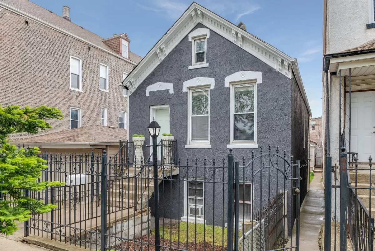 2BR House for Sale in Chicago, IL