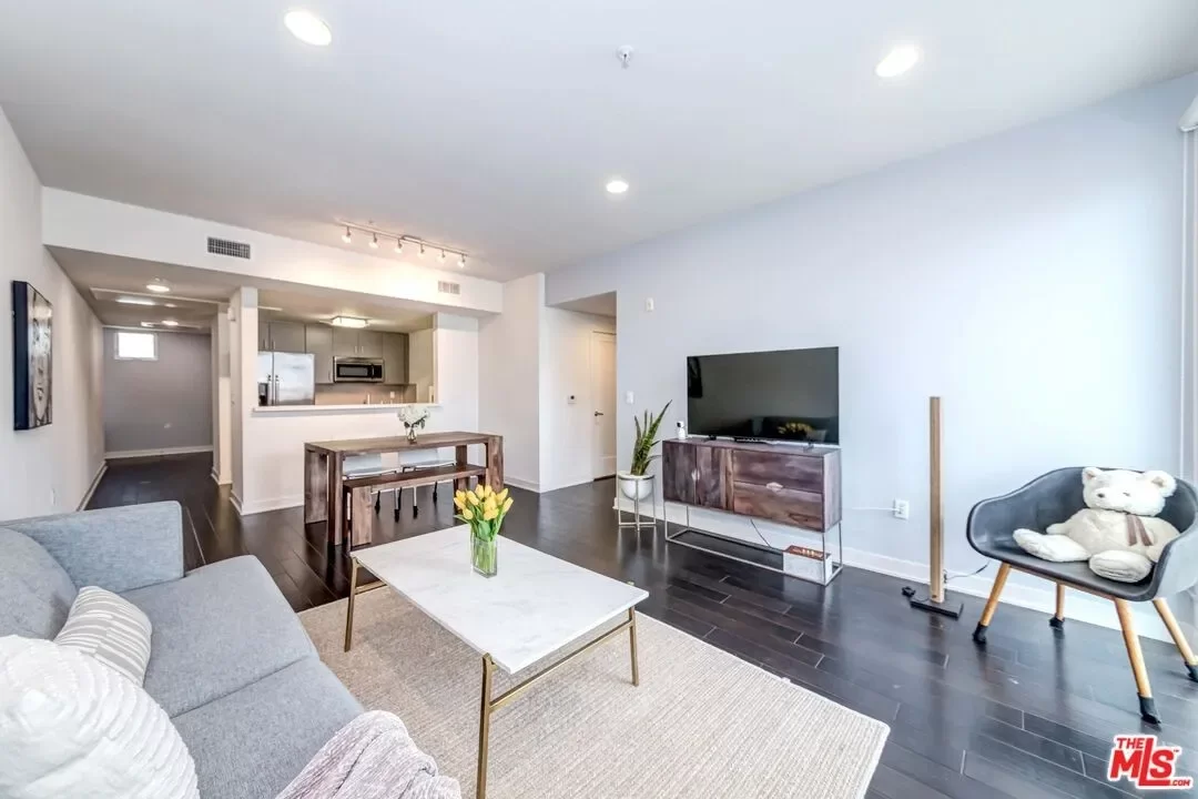 2BR Condo for Sale in Los Angeles, CA