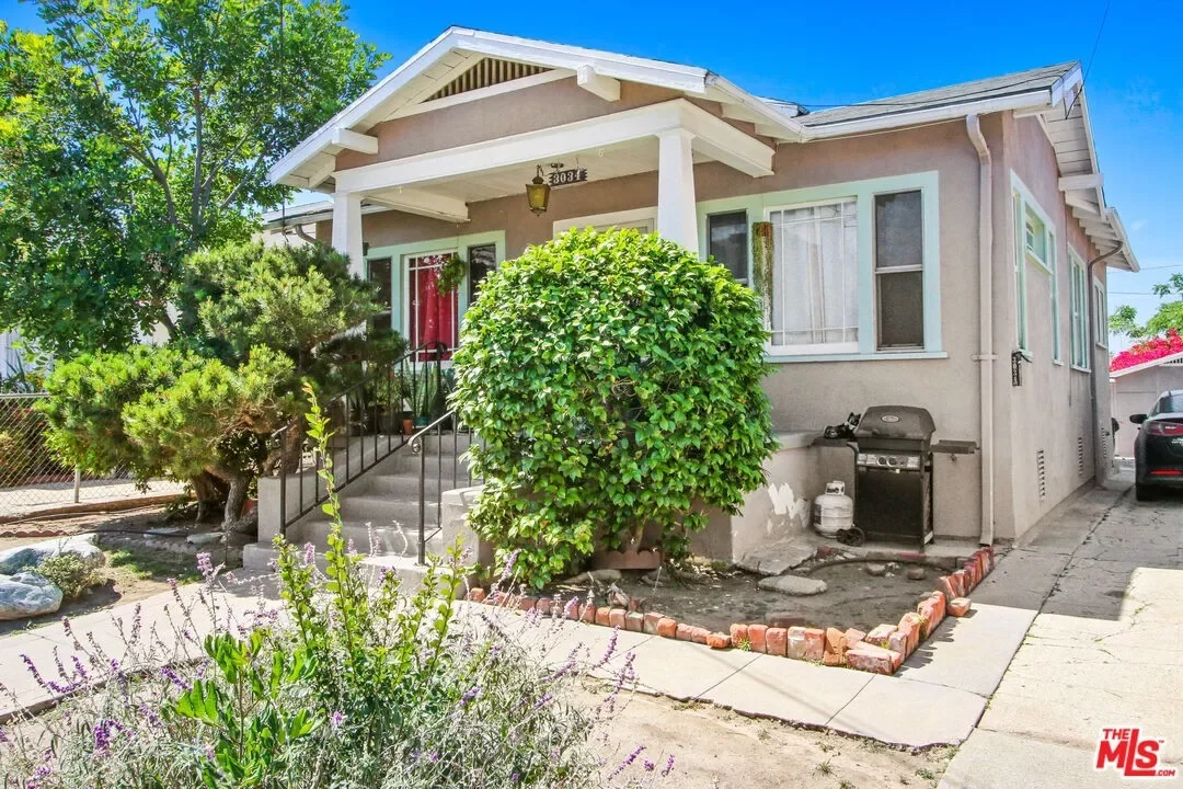 3BR Multi-Family for Sale in Los Angeles, CA