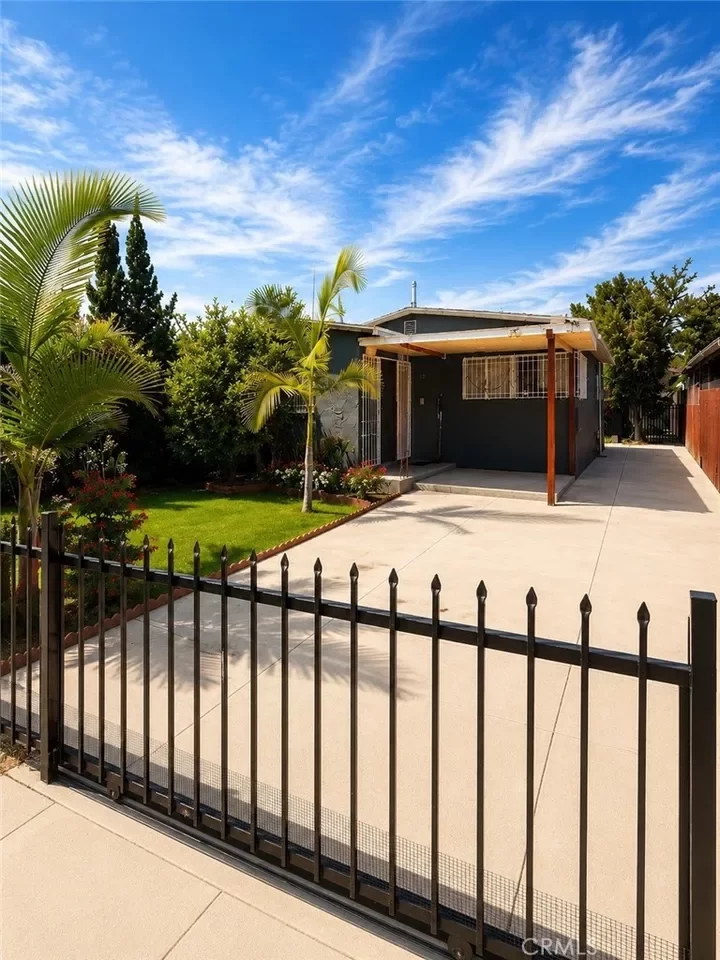 4BR House for Sale in Los Angeles, CA
