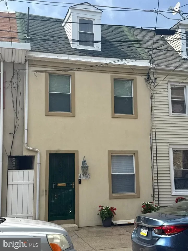 2BR Townhouse for Sale in Philadelphia, PA