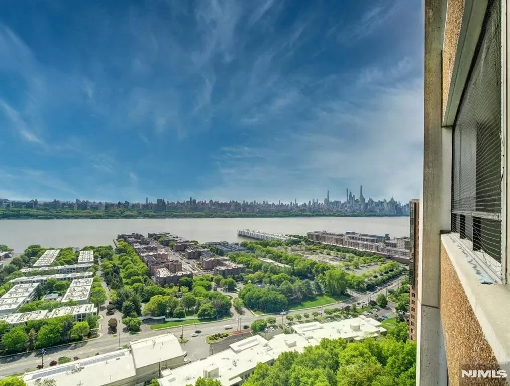 2BR Condo for Sale in Cliffside Park, NJ