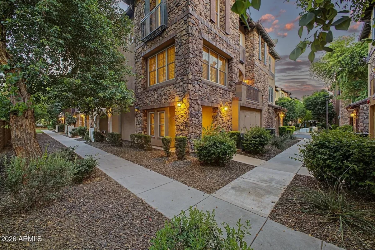 2BR Townhouse for Sale in Phoenix, AZ