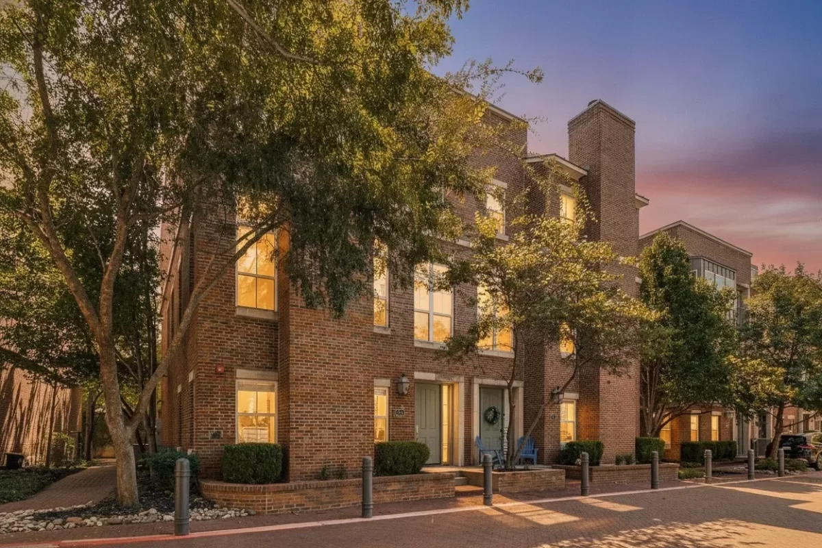 3BR Townhouse for Sale in Dallas, TX