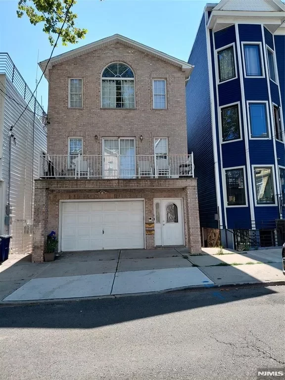 3BR Multi-Family for Rent in Jersey City, NJ