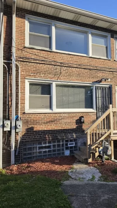 2BR Townhouse for Rent in Chicago, IL