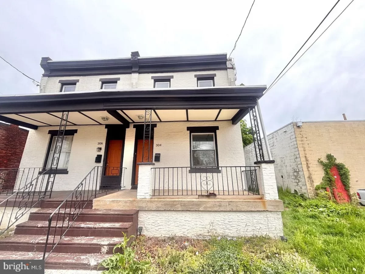 3BR Townhouse for Sale in Darby, PA