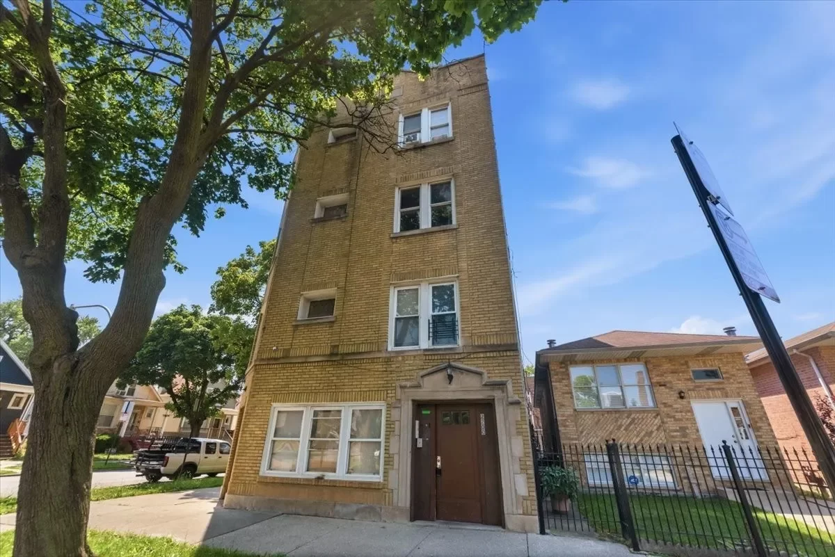 2BR House for Rent in Chicago, IL
