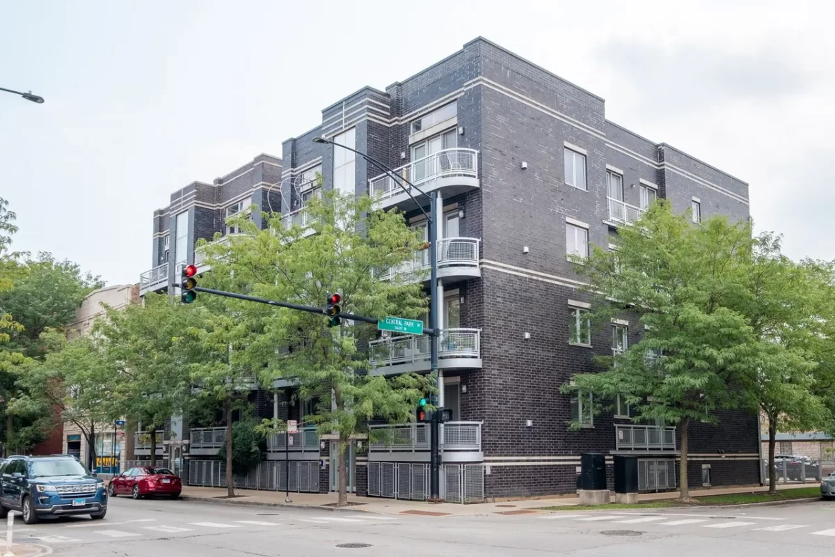 2BR Condo for Sale in Chicago, IL