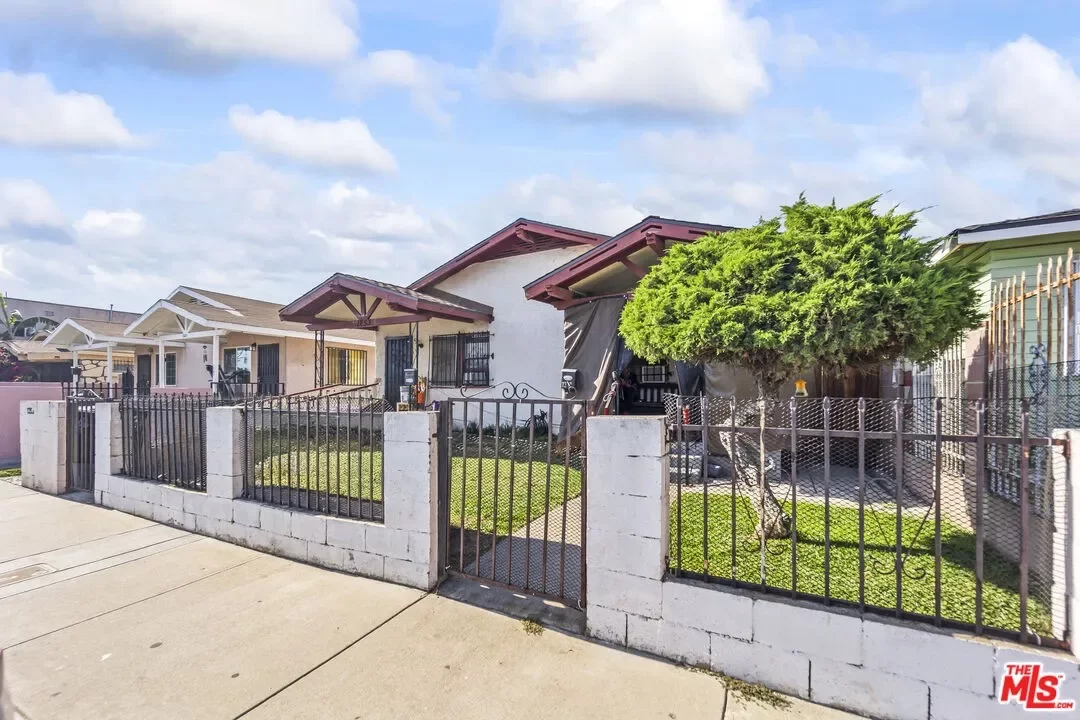 3BR Multi-Family for Sale in Los Angeles, CA
