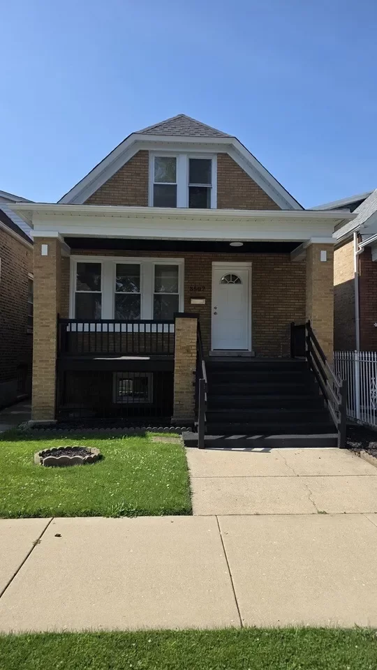 4BR House for Sale in Chicago, IL