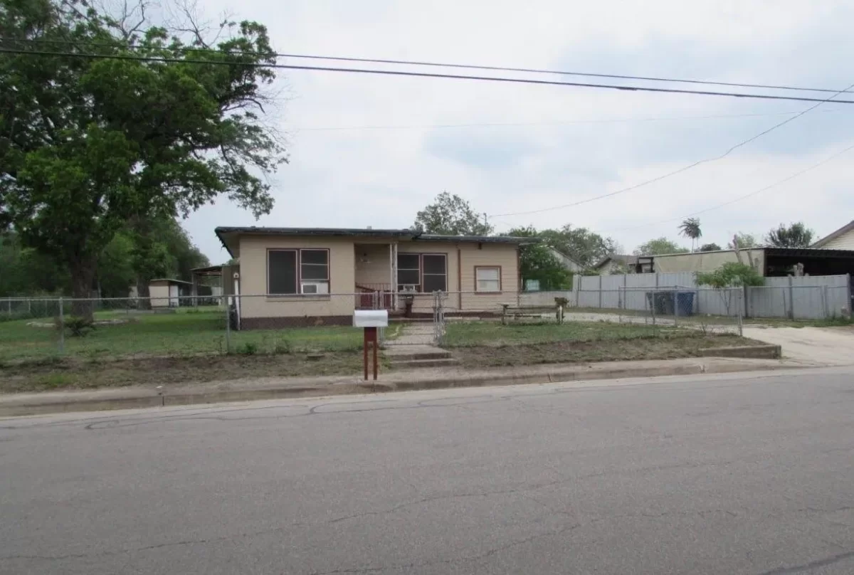 2BR House for Sale in San Antonio, TX